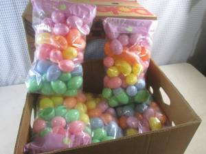 lot 182 image: (BR3) 6 Bags of Plastic Easter Eggs 48 Per Bag