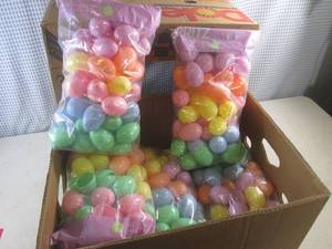 lot 183 image: (BR3) 6 Bags of Plastic Easter Eggs 48 Per Bag
