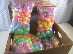 lot 185 image: (BR3) 6 Bags of Plastic Easter Eggs 48 Per Bag