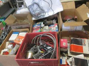 lot 194 image: (BR3) Large Assortment of Small Car Parts Etc 5 Boxes and a Crate