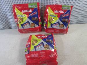 lot 196 image: (B-3) 3 Share Pack Bags of Mixed Minis Candy Bars 10.5oz Past Date