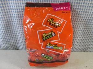 lot 210 image: (B-2) Party Pack Bag Reeses Assortment Snack Size Candy Bars Past Date