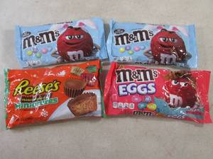 lot 220 image: (B-1) 4 Bags of M&ampMs and Reeses Candy Past Date