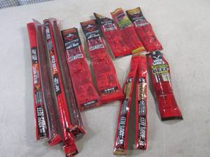 lot 244 image: (EC2) 12 Assorted Jack Links Snacks Past Date