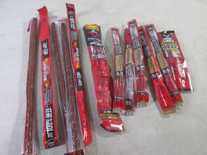 lot 246 image: (EC2) 12 Assorted Jack Links Snacks Past Date