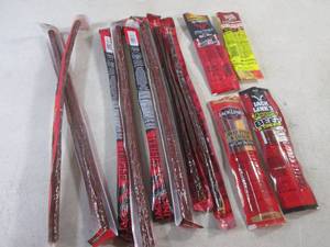 lot 247 image: (EC2) 12 Assorted Jack Links Snacks Past Date