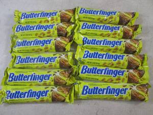 lot 267 image: (B-1) 12 Butterfinger Candy Bars Past Date
