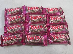 lot 278 image: (B-3) 12 Twix Cookie Dough Cookie Bars Past Date