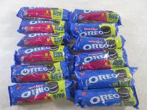 lot 300 image: (B-4) 12 Packs of Oreo Cookies Past Date