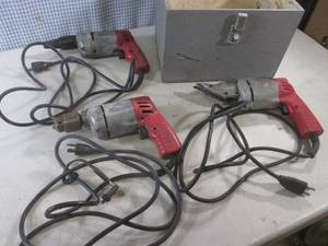 lot 133 image: (CS) Milwaukee Electric Sheet Metal Shears, 38 Drill and Screw Shooter - Shears and Drill Work, Screw Shooter Doesnt PartsRepair