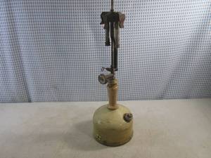 lot 132 image: (FS) Vintage Coleman Table Lamp Lantern