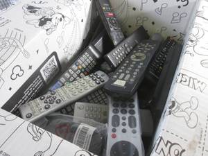 lot 128 image: (EW4) Box Full of Assorted Remote Controls