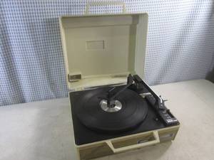 lot 127 image: (D-2) Vintage Emerson Swingmate Automatic Portable Record Player Model A-25 - Doesnt Work PartsRepair
