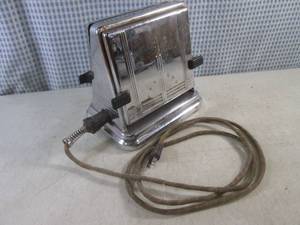 lot 123 image: (CS) Vintage General Electric Toaster
