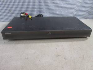 lot 119 image: (A-3) Toshiba BDX2000KU Blu-Ray Disc Player - Powers On