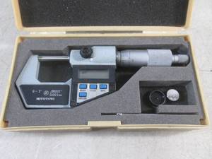 lot 22 image: (EC1) Mitutoya 0-1 Digital Micrometer with Case - Works