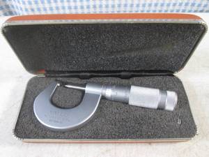 lot 23 image: (BSB) Brown & Sharpe 0-1 Blade Micrometer with Case