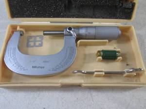 lot 45 image: (EC1) Mitutoyo 1 - 2 Micometer with Friction Thimble in Case