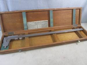 lot 51 image: (EW5) Mitutoyo 24 Vernier Caliper with Wood Case