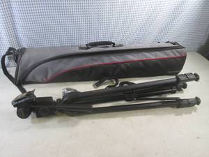 lot 65 image: (F-2) Vanguard MG-5 OS Tripod with Case