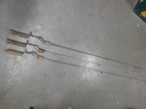 lot 81 image: (H-2) 3 Vintage 55 Metal Fishing Rods