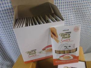 lot 324 image: (F-0) Purina Fancy Feast Savory Puree Cat Treats Salmon & Tuna - 2 Inner Boxes of 15 Packets with 4 Pouches Each (120 Treats Total) Past Date