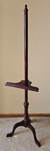lot 20 image: Queen Anne Styled Art Display Easel