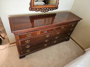 lot 11 image: Beautiful Georgian Style 9 Drawer Lo Boy Dresser