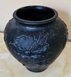 lot 14 image: Vintage 1930s Tiffin Glass Satin Amethyst Poppy Glass Vase