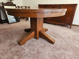 lot 78 image: Antique Arts & Craft Oak Dining Table