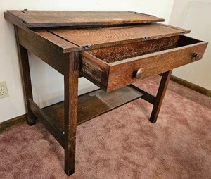 lot 83 image: Antique Quarter Sawn Mission Arts & Craft Desk