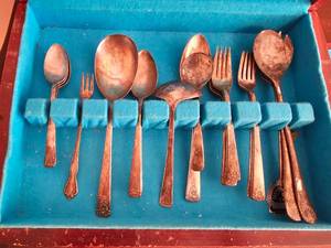 lot 133 image: Vintage Rogers Silver Plate Flatware Service