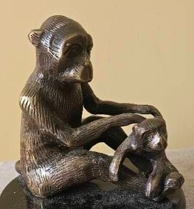lot 59 image: Sweet Mother and Baby Monkey Statue Figure Stone Base