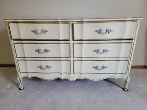 lot 64 image: Wonderful French Provincial Vanity Dresser