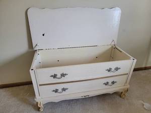 lot 65 image: Wonderful French Provincial Chest by Dixie