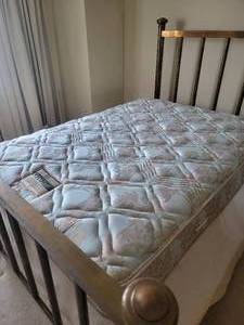 lot 67 image: Amazing Vintage Brass Bed Set