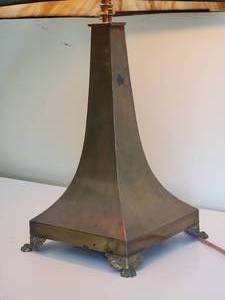lot 8B image: Stunning Brass Detailed Stained Glass Table Lamp