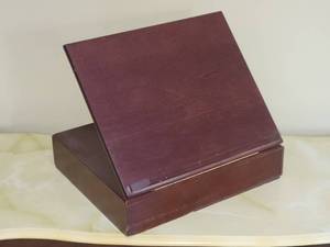 lot 46 image: Vintage Mahogany Writing Box