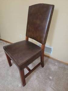 lot 44 image: Elegant Vintage Tacked Leather Accent Chair