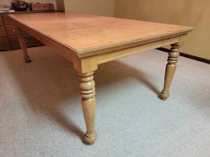 lot 38 image: Casual Blonde Solid Wood Cocktail Table