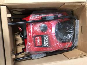 Toro Power Clear 518 ZE 18 in. Self-Propelled Single-Stage Gas Snow Blower Customer Returns See Pictures
