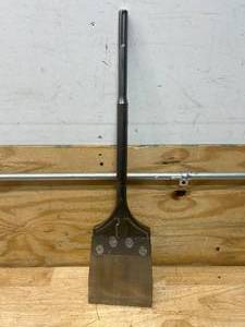 lot 34 image: MILWAUKEE 6 in. SLEDGE SDS-MAX Floor Scraper