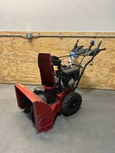 lot 73 image: TORO Power Max 824 OE 24 in. 252cc Two-Stage Electric Start Gas Snow Blower (parts or repair)