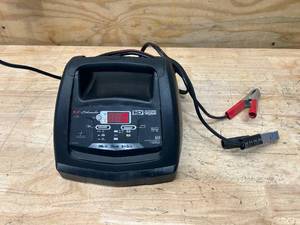 lot 76 image: SCHUMACHER SC1308 Automatic Battery Charger Engine Starter