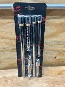 lot 18 image: CRAFTSMAN Adaptor Set