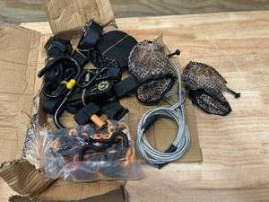 lot 100 image: Miscellaneous Accessories for Deer Stand