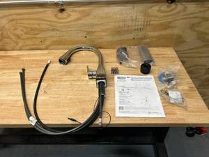 lot 104 image: DELTA Mateo Single-Handle Pull-Down Sprayer Kitchen Faucet with Touch2O and ShieldSpray Technology in Chrome