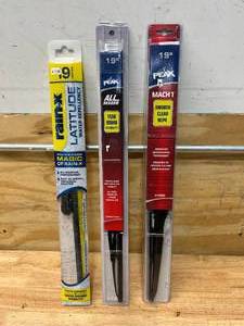 lot 109 image: Lot of 3-  19 Windshield Wiper Blades