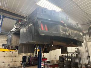 lot 2 image: Flatbed with Vehicle Wheel Lift