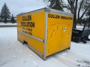 lot 3 image: Large Yellow Box Truck Box